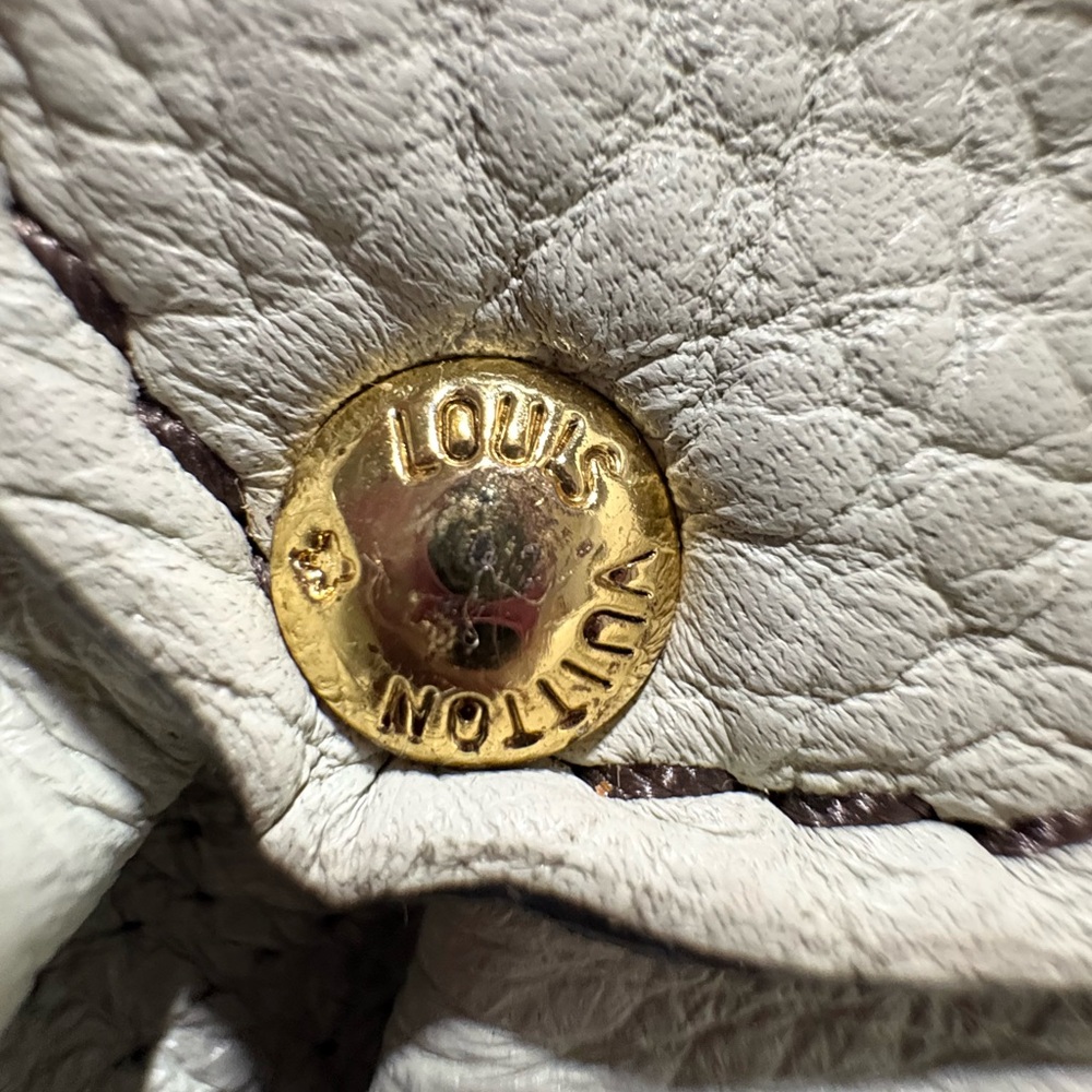 Louis Vuitton Mahina hobo Creamy mint colored Shoulder Bag - Picture 13 of 16